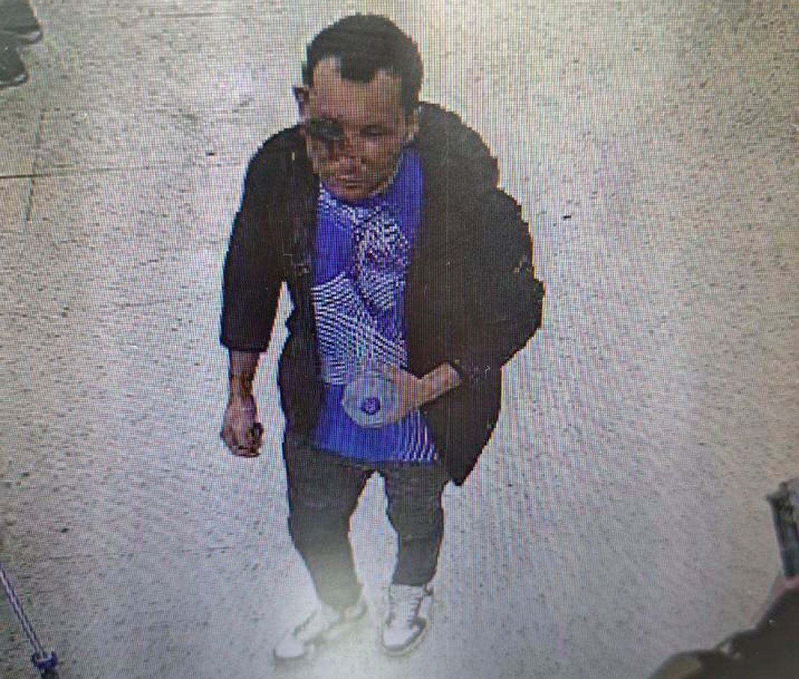 Overvåkingskameraer på Londons undergrunn fanget mistenkte Abdul Ezedi. De viser at han har en stygg skade på det ene øyet. Foto: AFP / NTB Overvåkingskameraer på Londons undergrunn fanget mistenkte Abdul Ezedi. De viser at han har en stygg skade på det ene øyet. Foto: AFP / NTB