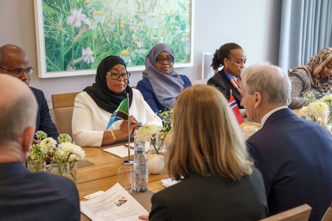 Oslo 20240214.
Statsminister Jonas Gahr Støre møter Tanzanias president Samia Suluhu Hassan til samtale i statsministerboligen.
Foto: Cornelius Poppe / POOL / NTB Oslo 20240214.
Statsminister Jonas Gahr Støre møter Tanzanias president Samia Suluhu Hassan til samtale i statsministerboligen.
Foto: Cornelius Poppe / POOL / NTB