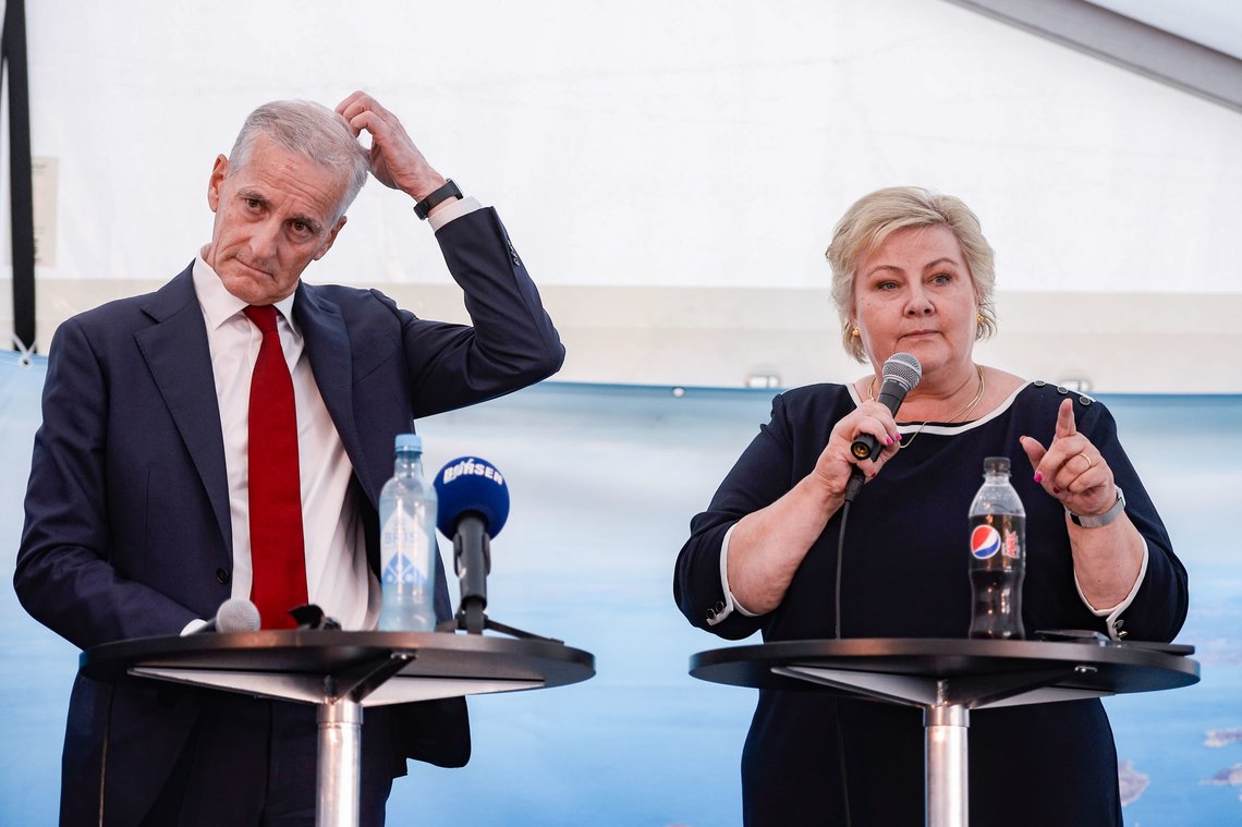 Både tidligere statsminister Erna Solberg (H) og sittende statsminister Jonas Gahr Støre (Ap) får kritikk for mangelfulle habilitetsrutiner i regjeringen av kontrollkomiteen. Foto: Heiko Junge / NTB Både tidligere statsminister Erna Solberg (H) og sittende statsminister Jonas Gahr Støre (Ap) får kritikk for mangelfulle habilitetsrutiner i regjeringen av kontrollkomiteen. Foto: Heiko Junge / NTB