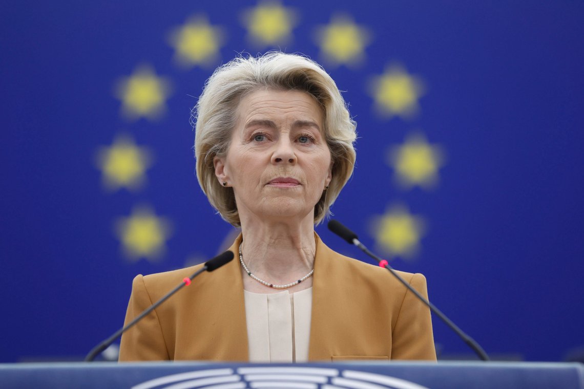 EU-kommisjonens leder Ursula von der Leyen i EU-parlamentet i Strasbourg tirsdag. Foto: Jean-François Badias / AP / NTB EU-kommisjonens leder Ursula von der Leyen i EU-parlamentet i Strasbourg tirsdag. Foto: Jean-François Badias / AP / NTB