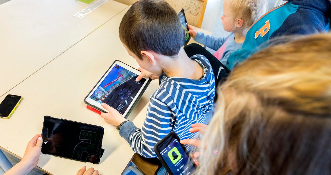 IPAD: Læreren Pål Finstad gikk bort fra iPad i undervisningen. Kort tid etterpå vant klassen en lesekonkurranse. Nå må han flyttes vekk fra skolen.
Foto: Gorm Kallestad / NTB IPAD: Læreren Pål Finstad gikk bort fra iPad i undervisningen. Kort tid etterpå vant klassen en lesekonkurranse. Nå må han flyttes vekk fra skolen.
Foto: Gorm Kallestad / NTB