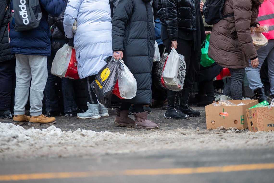 Fattighuset i Oslo opplever stadig lengre køer av folk som trenger mat.
Foto: Emilie Holtet / NTB Fattighuset i Oslo opplever stadig lengre køer av folk som trenger mat.
Foto: Emilie Holtet / NTB
