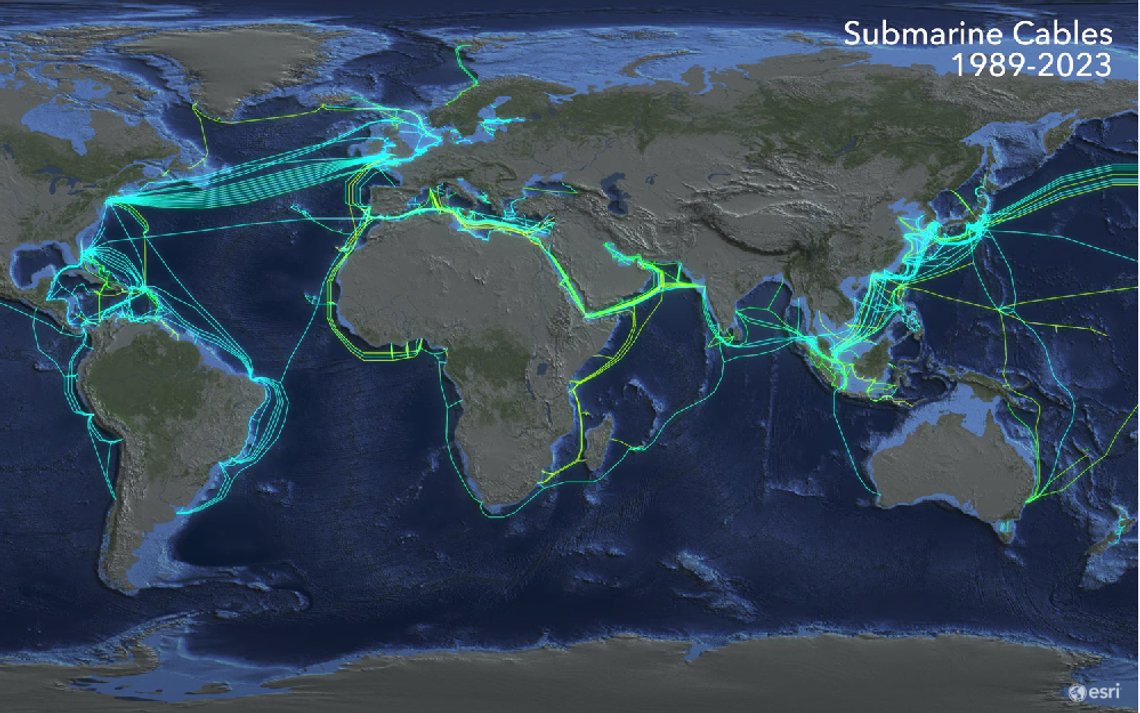 Foto: Skjermbilde, Esri via YouTube. Animated Maps: Submarine Cables. Deep on the ocean floor you will find communication cables made to carry signals from one land to another. The first undersea communications cables, laid in the 1850s, carried telegraphy. Now these cables carry our phone and Internet traffic. Yet, they remain relatively hidden in the depths of the ocean. Foto: Skjermbilde, Esri via YouTube. Animated Maps: Submarine Cables. Deep on the ocean floor you will find communication cables made to carry signals from one land to another. The first undersea communications cables, laid in the 1850s, carried telegraphy. Now these cables carry our phone and Internet traffic. Yet, they remain relatively hidden in the depths of the ocean.