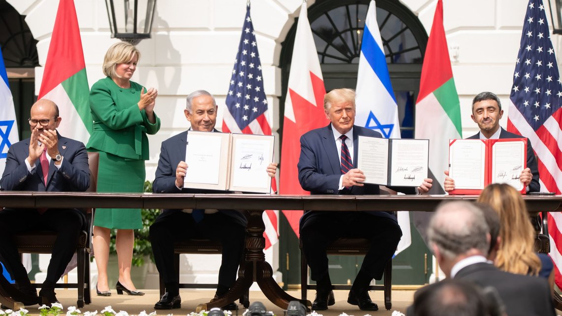 Washington DC, USA - September 15, 2020: Benjamin Netanyahu, Donald Trump, Abdullatif bin Rashid Al Zayani, and Abdullah bin Zayed Al Nahyan attend the Abraham Accords ceremony in The White House. Photo: Shutterstock by Noam Galai, Shutterstock. Washington DC, USA - September 15, 2020: Benjamin Netanyahu, Donald Trump, Abdullatif bin Rashid Al Zayani, and Abdullah bin Zayed Al Nahyan attend the Abraham Accords ceremony in The White House. Photo: Shutterstock by Noam Galai, Shutterstock.