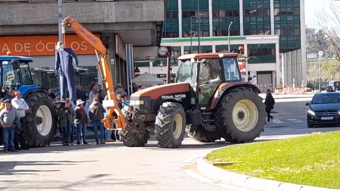 Fra fredagens protester i Coimbra i Nord-Portugal. Videoklipp fra @thedpsdesign, Twitter Fra fredagens protester i Coimbra i Nord-Portugal. Videoklipp fra @thedpsdesign, Twitter