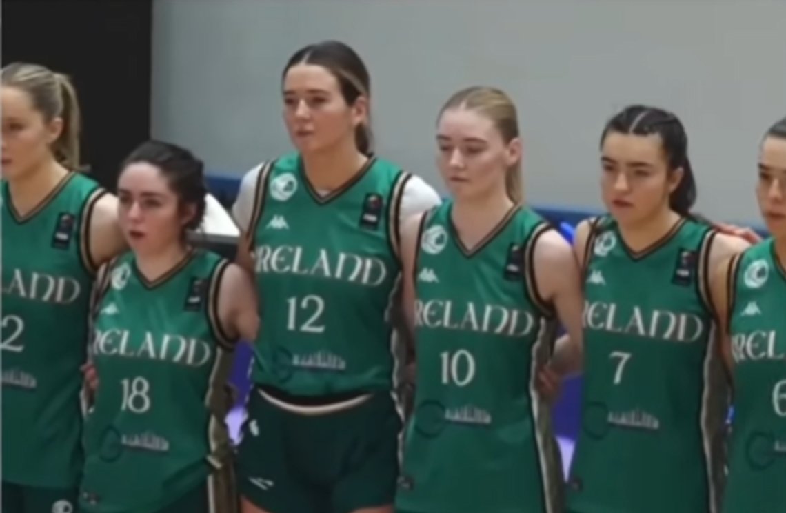 Irlands landslag i basketlag nektet å hilse på sine israelske motstandere. Stillbilde YouTube Irlands landslag i basketlag nektet å hilse på sine israelske motstandere. Stillbilde YouTube