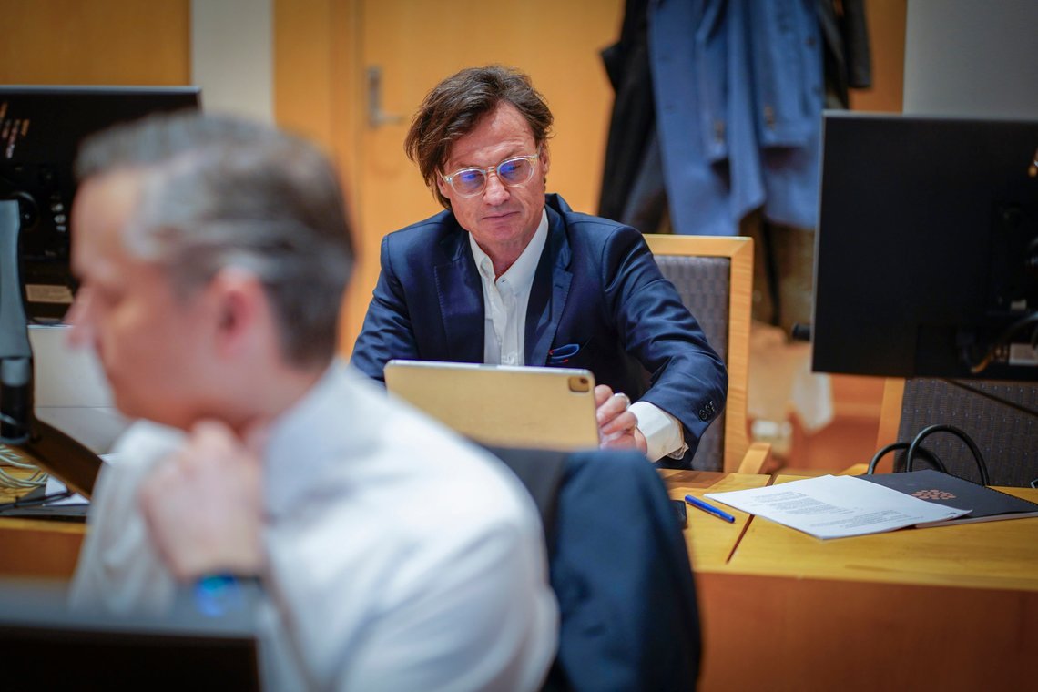 Hotellmilliardær Petter Stordalen i Oslo tingrett der staten mener han har unndratt flere hundre millioner i skatt. Petter Stordalen selv bestrider kravet.
Foto: Heiko Junge / NTB Hotellmilliardær Petter Stordalen i Oslo tingrett der staten mener han har unndratt flere hundre millioner i skatt. Petter Stordalen selv bestrider kravet.
Foto: Heiko Junge / NTB