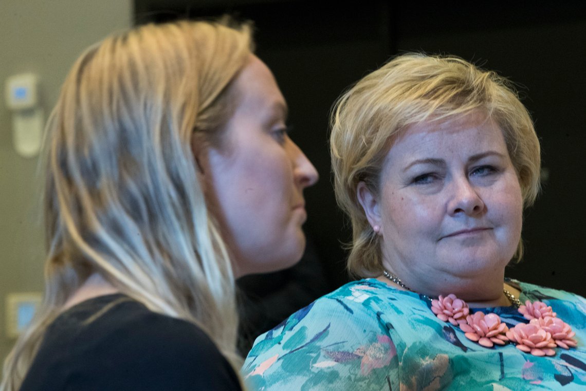 Gardermoen 20180622.
Statsminister Erna Solberg under unge Høyres landsmøte på Gardermoen. Sandra Bruflot t.v.
Foto: Terje Pedersen / NTB Gardermoen 20180622.
Statsminister Erna Solberg under unge Høyres landsmøte på Gardermoen. Sandra Bruflot t.v.
Foto: Terje Pedersen / NTB