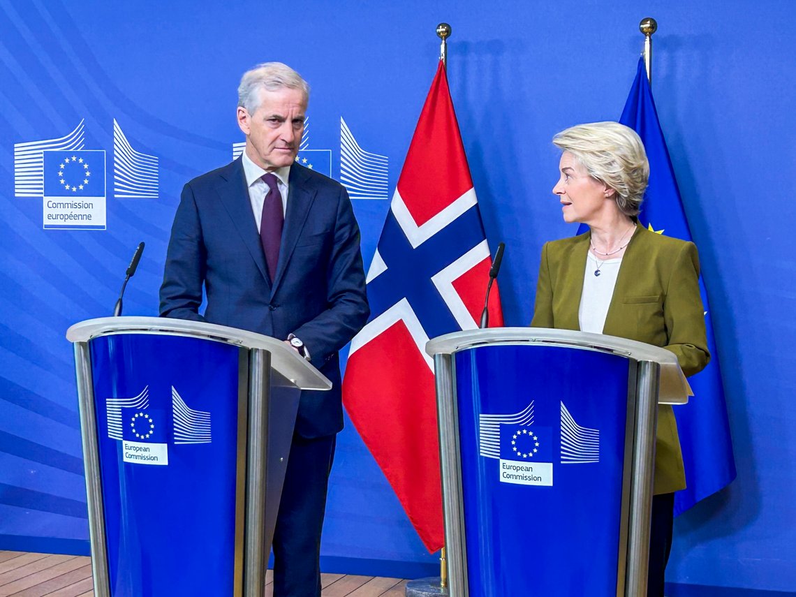 Statsminister Jonas Gahr Støre er stor fan av Europakommisjonens president Ursula von der Leyen og EU. Han møter imidlertid motstand i folket som sier et rungende nei både til medlemskap i EU og til EØS-avtalen.
Foto: Ingrid Brandal Myklebust / SMK / NTB Statsminister Jonas Gahr Støre er stor fan av Europakommisjonens president Ursula von der Leyen og EU. Han møter imidlertid motstand i folket som sier et rungende nei både til medlemskap i EU og til EØS-avtalen.
Foto: Ingrid Brandal Myklebust / SMK / NTB