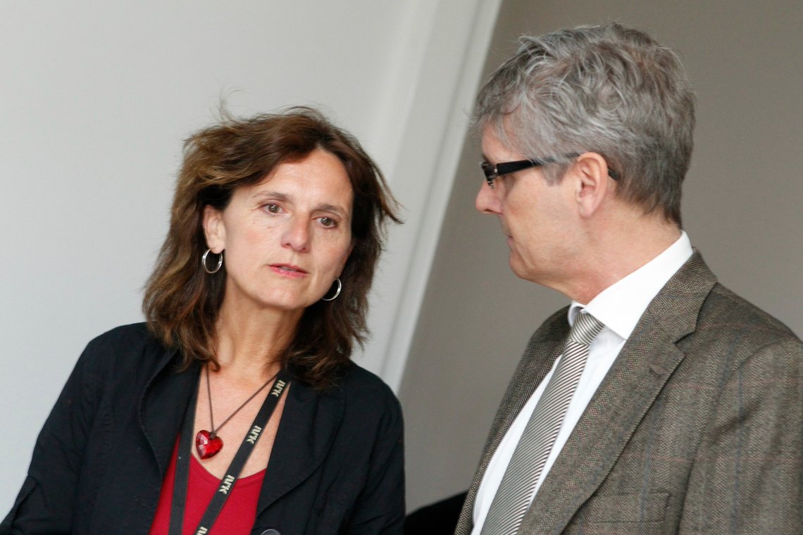 Oslo 20110428. Midtøsten-korrespondent Sidsel Wold i samtale med kringkastingssjef Hans-Tore Bjerkaas ved starten av møtet i Kringastingsrådet torsdag.
Foto: Berit Roald / NTB Oslo 20110428. Midtøsten-korrespondent Sidsel Wold i samtale med kringkastingssjef Hans-Tore Bjerkaas ved starten av møtet i Kringastingsrådet torsdag.
Foto: Berit Roald / NTB