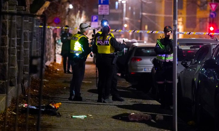 Politiet på årstedet der en mann ble skutt på Tøyen i Oslo.