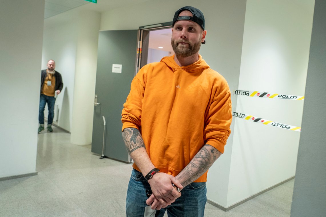 Oslo 20240319.
Mats Riskild Aasberg tok fra Zaniar Matapour våpenet natt til 25. juni. I dag vitnet han i rettssal 250 i Oslo tinghus der Zaniar Matapour er tiltalt for grov terror etter at han åpnet ild utenfor Per på hjørnet og London pub i Oslo natt til 25. juni 2022.
Foto: Heiko Junge / NTB Oslo 20240319.
Mats Riskild Aasberg tok fra Zaniar Matapour våpenet natt til 25. juni. I dag vitnet han i rettssal 250 i Oslo tinghus der Zaniar Matapour er tiltalt for grov terror etter at han åpnet ild utenfor Per på hjørnet og London pub i Oslo natt til 25. juni 2022.
Foto: Heiko Junge / NTB