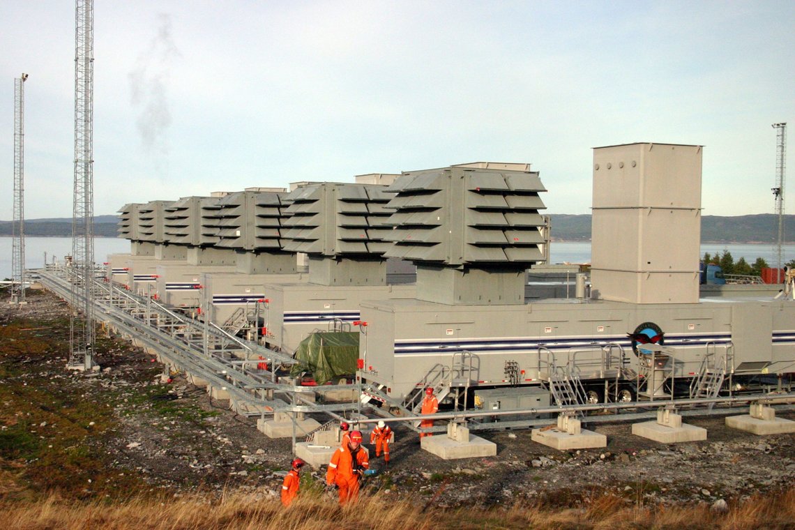 Tjeldbergodden 20072310:
Slik ser Norges første mobile gasskraftverk ut. Statnett bygger på Tjeldbergodden. Tirsdag var seks av de sju Molbile Pac-enhetene kommet på plass.
Foto: Kjell Herskedal / SCANPIX Tjeldbergodden 20072310:
Slik ser Norges første mobile gasskraftverk ut. Statnett bygger på Tjeldbergodden. Tirsdag var seks av de sju Molbile Pac-enhetene kommet på plass.
Foto: Kjell Herskedal / SCANPIX