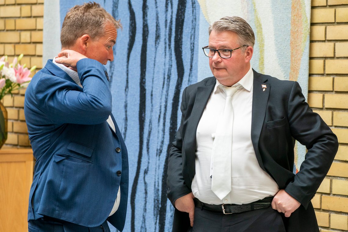 Oslo 20230609.
Per-Willy Amundsen (Fr.P) t.h og Sveinung Stensland (H) på Stortinget etter et at justisminister Emilie Enger Mehl har hatt møte med politidirektøren og PST-sjefen.
Foto: Terje Pedersen / NTB Oslo 20230609.
Per-Willy Amundsen (Fr.P) t.h og Sveinung Stensland (H) på Stortinget etter et at justisminister Emilie Enger Mehl har hatt møte med politidirektøren og PST-sjefen.
Foto: Terje Pedersen / NTB