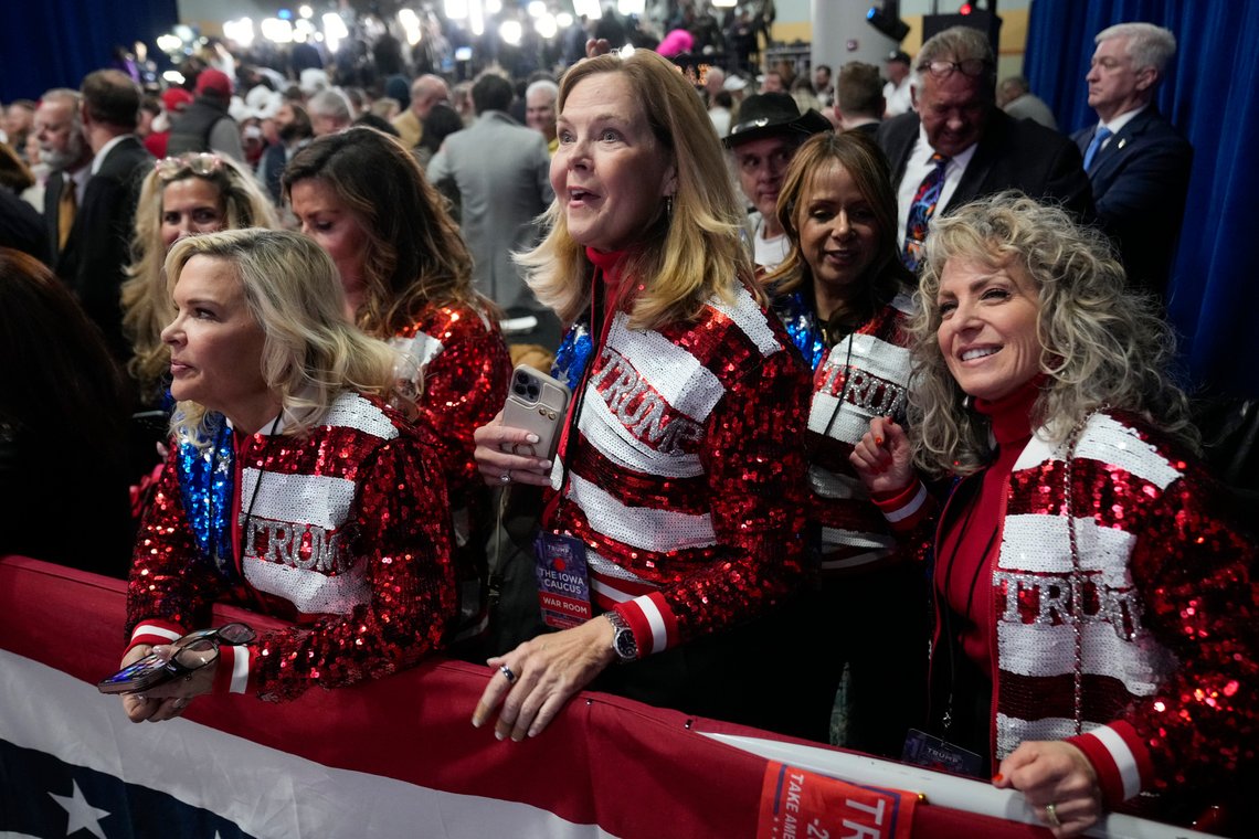 Trump har mange kvinnelige tilhengere. Her fra et valgmøte i Iowa tidligere i år. Foto: AP /Andrew Harnik/ NTB Trump har mange kvinnelige tilhengere. Her fra et valgmøte i Iowa tidligere i år. Foto: AP /Andrew Harnik/ NTB