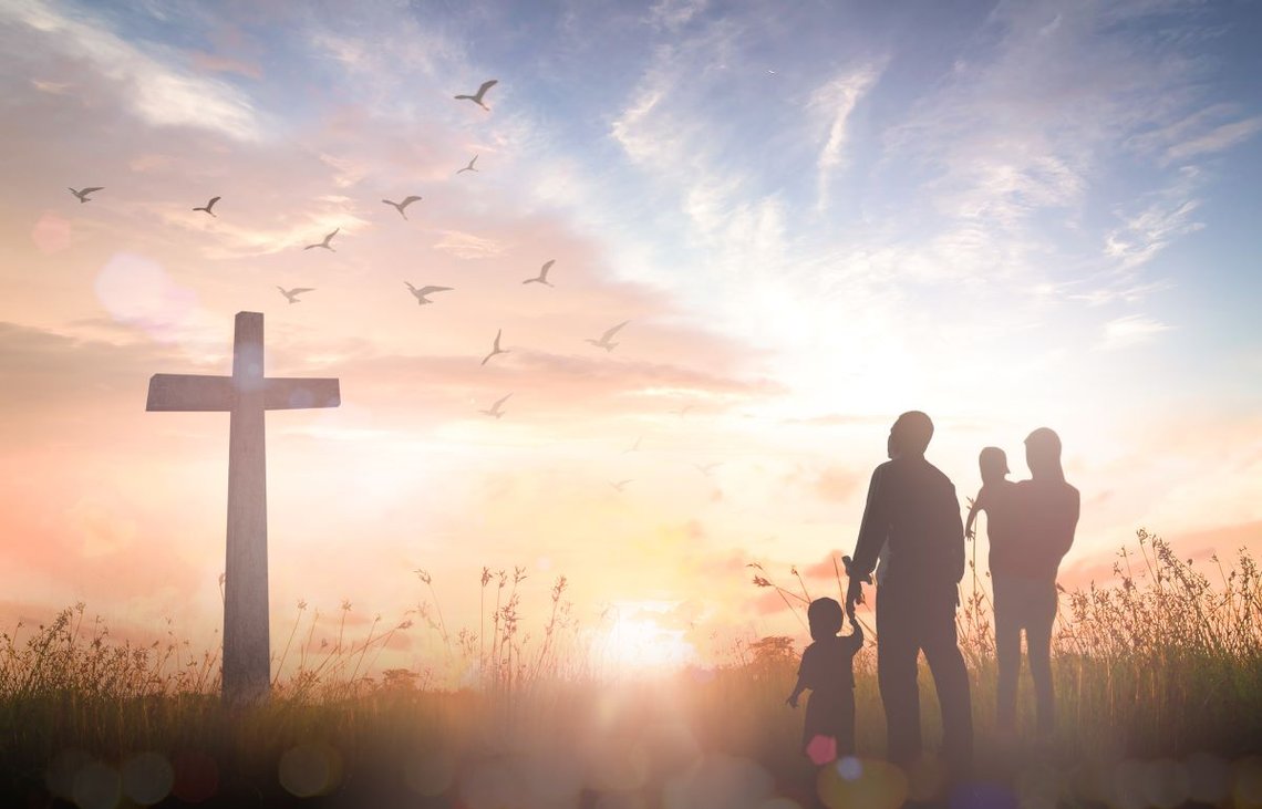 Easter Religious concept: Silhouette family looking for the cross of Jesus Christ on autumn sunrise background. Photo: Shutterstock by Jacob_09, Thailand. Easter Religious concept: Silhouette family looking for the cross of Jesus Christ on autumn sunrise background. Photo: Shutterstock by Jacob_09, Thailand.