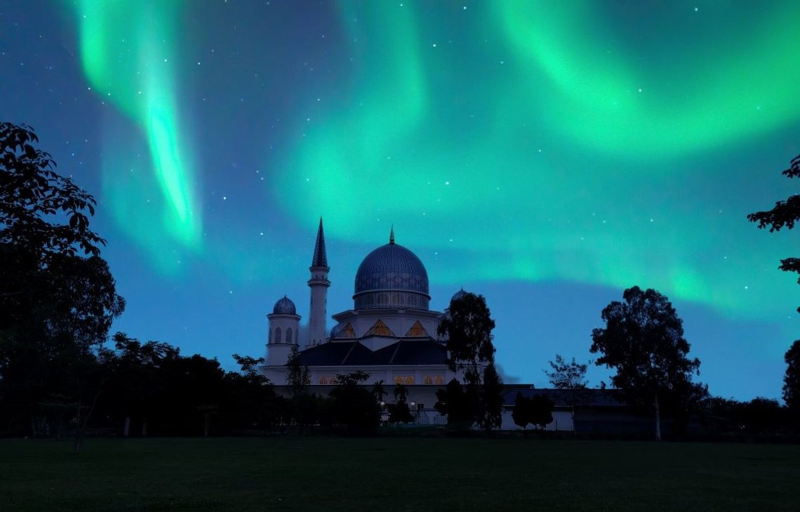 Mosque with aurora background. Moské badet i nordlys. Foto: Shutterstock, Amni00. Mosque with aurora background. Moské badet i nordlys. Foto: Shutterstock, Amni00.