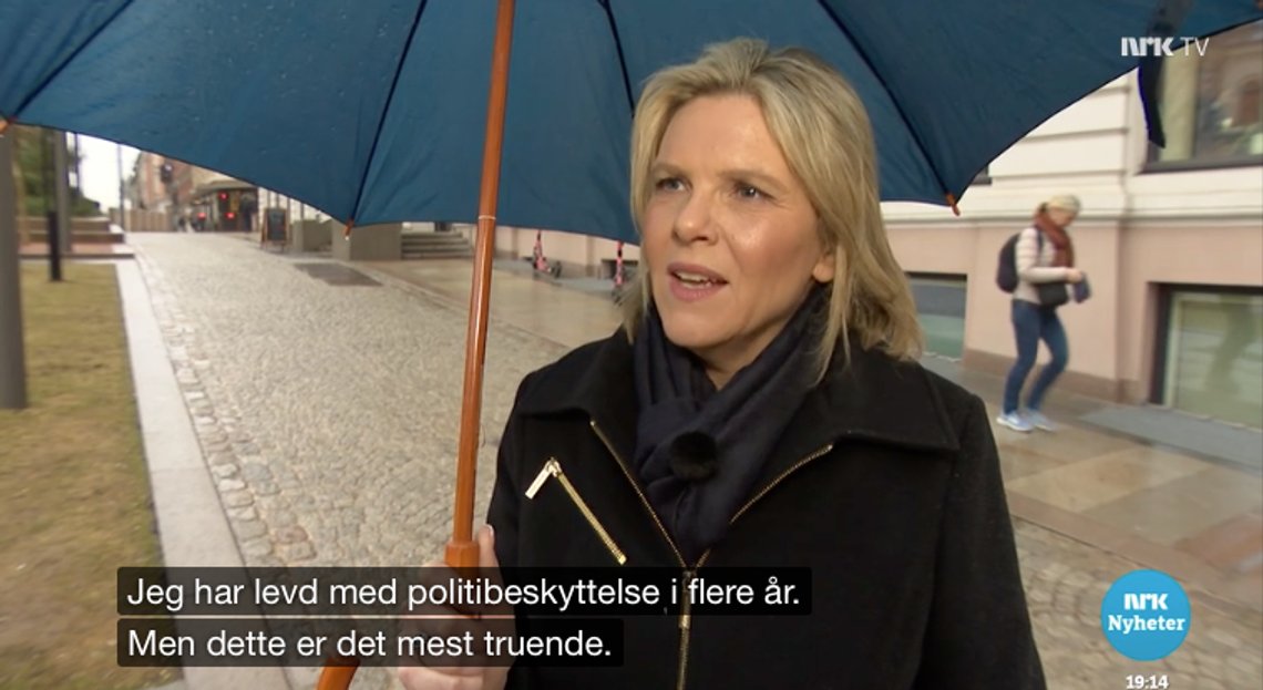 Sylvi Listhaug reagerte kraftig på at hun ble fotfulgt og trakassert på åpen gate onsdag 13. mars. foto: skjermdump NRK Dagsrevyen Sylvi Listhaug reagerte kraftig på at hun ble fotfulgt og trakassert på åpen gate onsdag 13. mars. foto: skjermdump NRK Dagsrevyen
