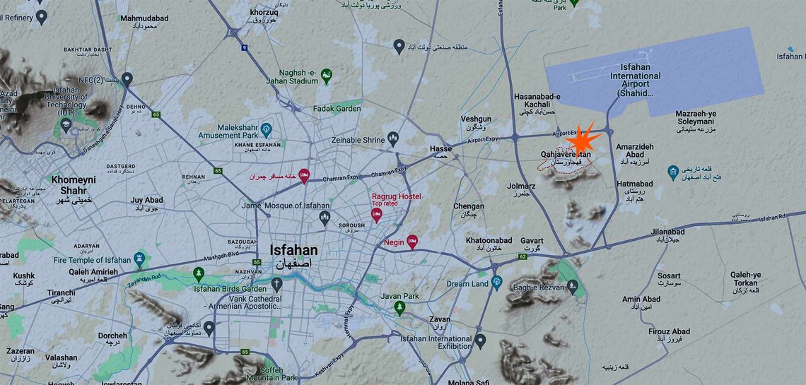 Qahjavaristan like sørvest for den internasjonale flyplassen utenfor Isfahan i Iran er bekreftet truffet i det israelske angrepet. (Kart: Google Maps/Document) Qahjavaristan, Iran