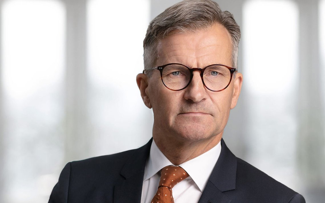 Erik Thedéen tiltrådte som svensk riksbanksjef og leder av direksjonen 1. januar 2023 med en funksjonstid på seks år. Pressefoto fra Sveriges riksbank, Johanna Hanno Erik Thedéen tiltrådte som svensk riksbanksjef og leder av direksjonen 1. januar 2023 med en funksjonstid på seks år. Pressefoto fra Sveriges riksbank, Johanna Hanno