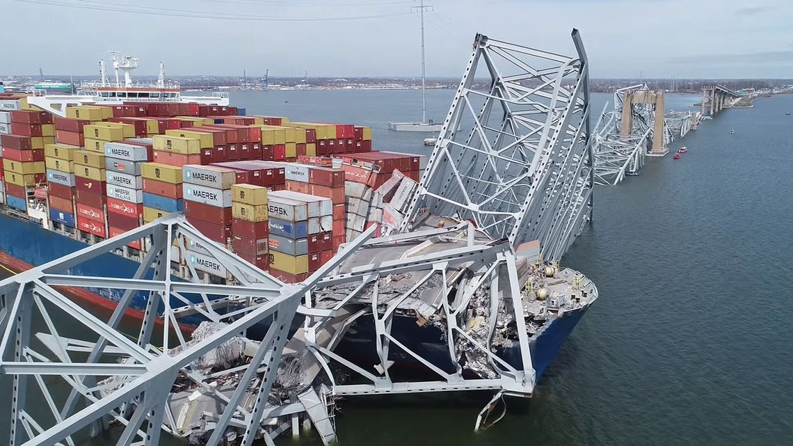 Dronebilde fra NTSB av Francis Scott Key Bridge og lasteskipet Dali, Wikimedia Commons Dronebilde fra NTSB av Francis Scott Key Bridge og lasteskipet Dali, Wikimedia Commons