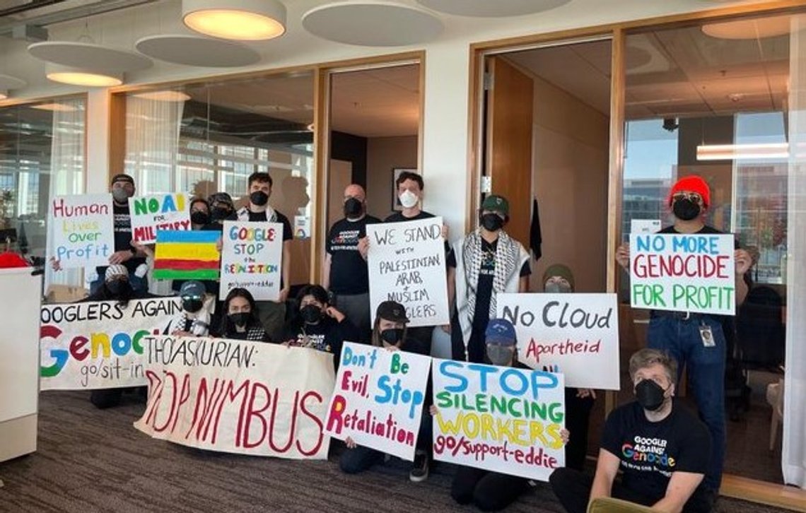 Foto: Skjermbilde YouTube. Google har gitt 28 ansatte sparken etter at de deltok i en ti timer lang sit-in-protest og stormet firmaets kontorer i New York og California i protest mot selskapets forretningsforbindelser med israelske myndigheter. Foto: Skjermbilde YouTube. Google har gitt 28 ansatte sparken etter at de deltok i en ti timer lang sit-in-protest og stormet firmaets kontorer i New York og California i protest mot selskapets forretningsforbindelser med israelske myndigheter.