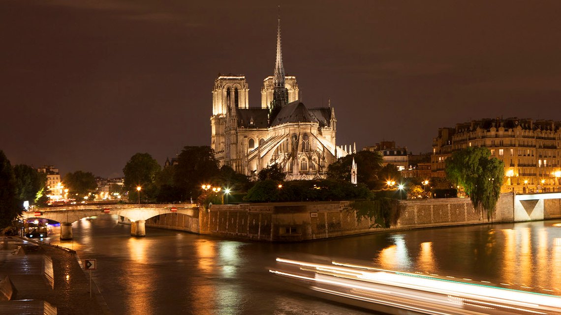 Før brannen. Notre-Dame, Paris. Nattfoto: Arnt Jensvoll / Document Før brannen. Notre-Dame, Paris. Nattfoto: Arnt Jensvoll / Document