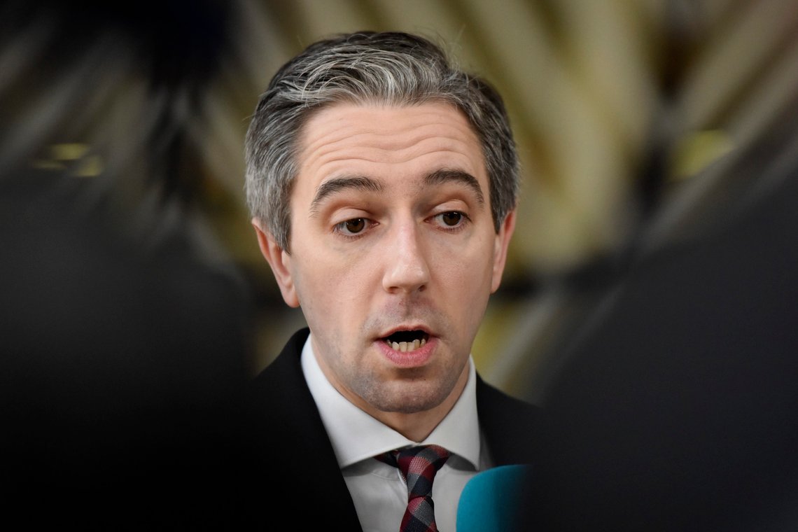 Irlands statsminister Simon Harris gjør det klart at Irland vil sende asylsøkere som kommer til landet fra Nord-Irland, tilbake til Storbritannia. Foto: Harry Nakos / AP / NTB Irlands statsminister Simon Harris gjør det klart at Irland vil sende asylsøkere som kommer til landet fra Nord-Irland, tilbake til Storbritannia. Foto: Harry Nakos / AP / NTB