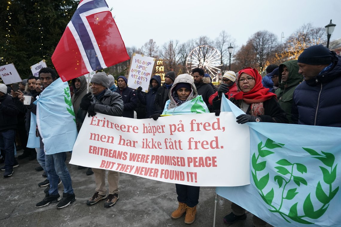 Eritreere demonstrerer mot Fredsprisen foran Stortinget i 2019.
Foto: Heiko Junge / NTB Eritreere demonstrerer mot Fredsprisen foran Stortinget i 2019.
Foto: Heiko Junge / NTB