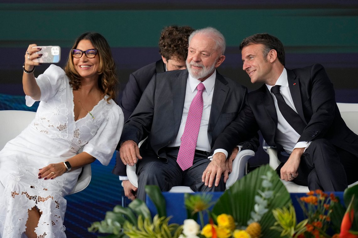 Brazilian first lady Rosangela da Silva takes a selfie with France's President Emmanuel Macron, right, and her husband Brazilian President Luiz Inacio Lula da Silva during the launch ceremony of the Tonelero submarine, made in Brazil with French technology, in Itaguai, Rio de Janeiro state, Brazil, Wednesday, March 27, 2024. Macron is on a three-day visit to Brazil. (AP Photo/Silvia Izquierdo) Brazilian first lady Rosangela da Silva takes a selfie with France's President Emmanuel Macron, right, and her husband Brazilian President Luiz Inacio Lula da Silva during the launch ceremony of the Tonelero submarine, made in Brazil with French technology, in Itaguai, Rio de Janeiro state, Brazil, Wednesday, March 27, 2024. Macron is on a three-day visit to Brazil. (AP Photo/Silvia Izquierdo)
