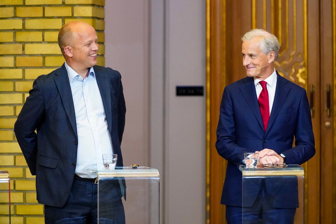 Trygve Slagsvold Vedum (Sp) og Jonas Gahr Støre (Ap) viser med all tydelighet at de ikke er flinke til å spå økonomisk fremtid.
Foto: Lise Åserud / NTB Trygve Slagsvold Vedum (Sp) og Jonas Gahr Støre (Ap) viser med all tydelighet at de ikke er flinke til å spå økonomisk fremtid.
Foto: Lise Åserud / NTB