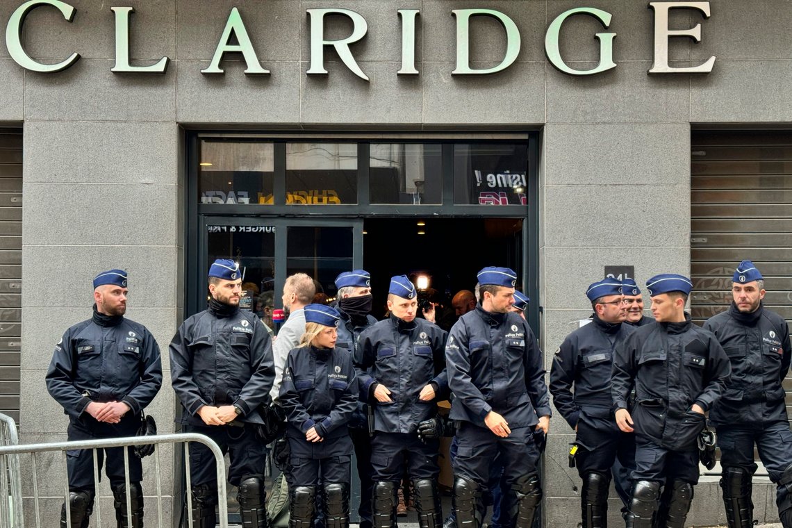 Police stand guard outside the front entrance of the event venue as the National Conservatism conference takes place in Brussels, Tuesday, April 16, 2024. (AP Photo/Sylvain Plazy) Police stand guard outside the front entrance of the event venue as the National Conservatism conference takes place in Brussels, Tuesday, April 16, 2024. (AP Photo/Sylvain Plazy)