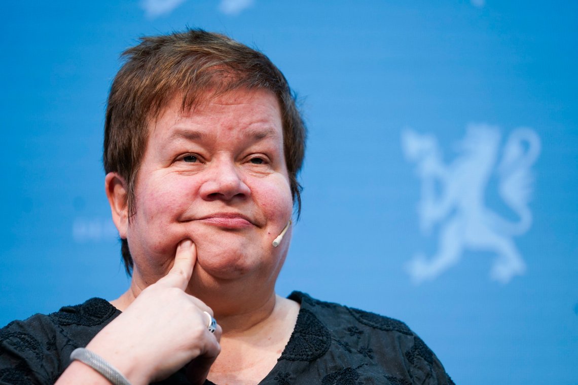 Oslo 20240411.
Utvalgsleder Line Eldring og utvalget som har gått gjennom erfaringene med EØS-avtalen leverer utredningen sin til utenriksminister Espen Barth Eide (Ap) i Marmorhallen torsdag.
Foto: Terje Pedersen / NTB Oslo 20240411.
Utvalgsleder Line Eldring og utvalget som har gått gjennom erfaringene med EØS-avtalen leverer utredningen sin til utenriksminister Espen Barth Eide (Ap) i Marmorhallen torsdag.
Foto: Terje Pedersen / NTB