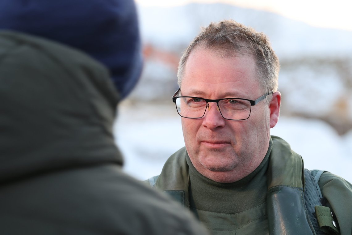 Forsvarsminister Bjørn Arild Gram (Sp) sier Ukraina kan stole på fortsatt solid støtte fra Norge. Penger til å forsvare Norge er vanskeligere å finne. Foto: Jan Langhaug / NTB Forsvarsminister Bjørn Arild Gram (Sp) sier Ukraina kan stole på fortsatt solid støtte fra Norge. Penger til å forsvare Norge er vanskeligere å finne. Foto: Jan Langhaug / NTB