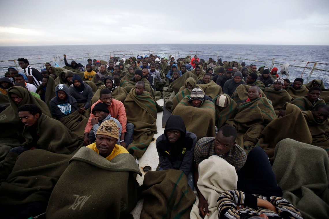 EU har for første gang greid å enes om en helhetlig asylpolitikk. Kritikere på venstresiden mener den undergraver asylretten, kritikere på høyresiden vil ha strengere asylpolitikk. Foto: AP / NTB EU har for første gang greid å enes om en helhetlig asylpolitikk. Kritikere på venstresiden mener den undergraver asylretten, kritikere på høyresiden vil ha strengere asylpolitikk. Foto: AP / NTB