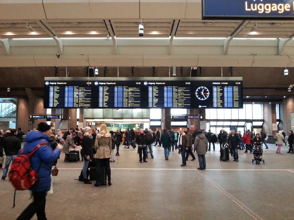 Tre personer under 18 år er siktet for knivstikkingen ved Oslo S søndag. Foto: Ahnjo/ CC0/ Wikimedia Tre personer under 18 år er siktet for knivstikkingen ved Oslo S søndag. Foto: Ahnjo/ CC0/ Wikimedia