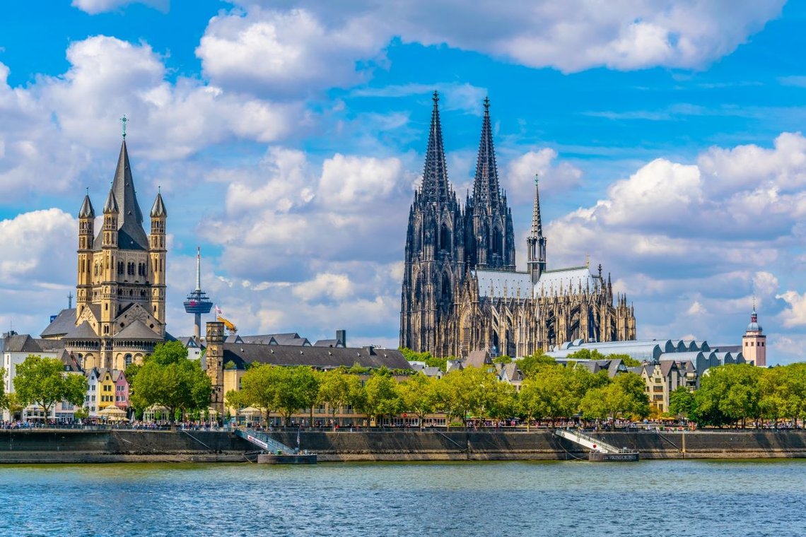 Cityscape of Cologne with Hohenzollern bridge, cathedral and Saint Martin church, Germany. Photo: Shutterstock by trabantos. Kölnerdomen kunne ha vært målet til de fire tenåring-terroristene. Det vakre bygget er en romersk-katolsk katedral og et av byens mest kjente landemerker. Cityscape of Cologne with Hohenzollern bridge, cathedral and Saint Martin church, Germany. Photo: Shutterstock by trabantos. Kölnerdomen kunne ha vært målet til de fire tenåring-terroristene. Det vakre bygget er en romersk-katolsk katedral og et av byens mest kjente landemerker.