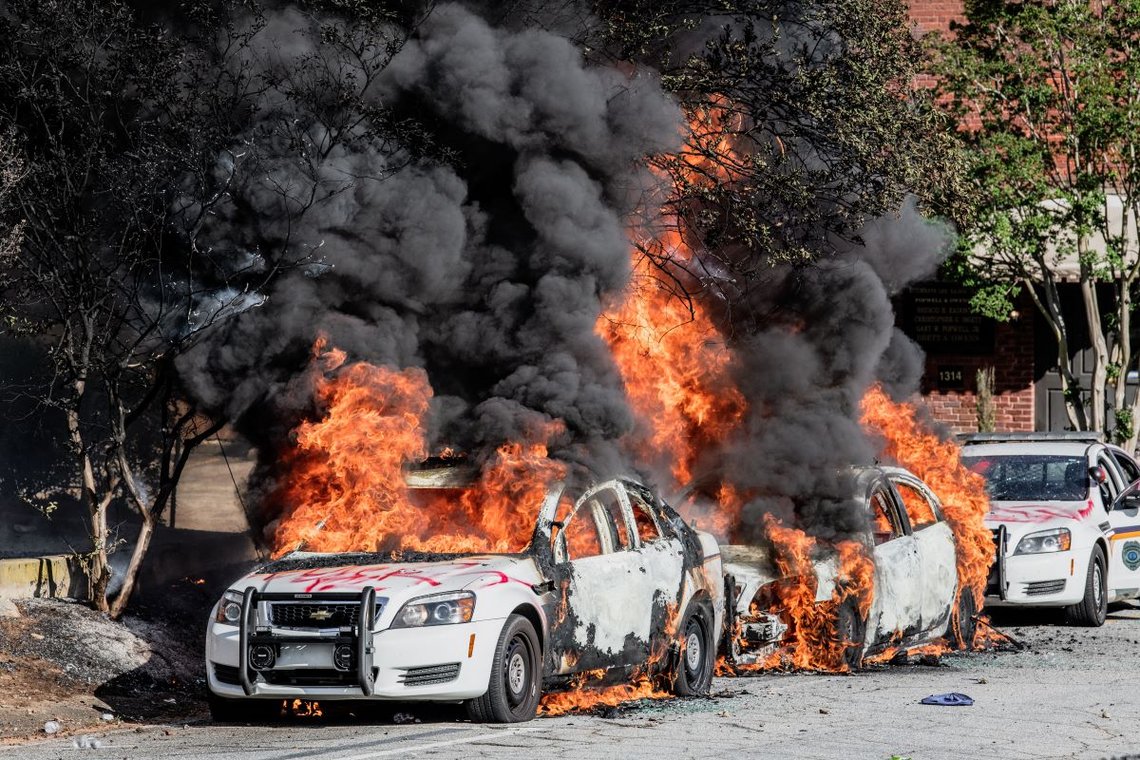 Columbia, South Carolina - USA - 30. mai 2020: Politibiler fra Columbia Police Department i delstaten Georgia brenner under BLM-opptøyer. Foto: Shutterstock av Crush Rush, United States. Columbia, South Carolina - USA - 30. mai 2020: Politibiler fra Columbia Police Department i delstaten Georgia brenner under BLM-opptøyer. Foto: Shutterstock av Crush Rush, United States.