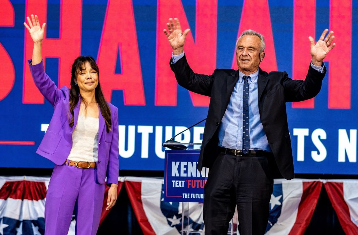 Oakland, California - tirsdag 26. mars 2024: Den uavhengige presidentkandidaten Robert F. Kennedy jr. har utnevnt sin visepresidentkandidat, advokaten Nicole Shanahan. Foto: Shutterstock av Maxim Elramsisy, United States. Oakland, California - tirsdag 26. mars 2024: Den uavhengige presidentkandidaten Robert F. Kennedy jr. har utnevnt sin visepresidentkandidat, advokaten Nicole Shanahan. Foto: Shutterstock av Maxim Elramsisy, United States.