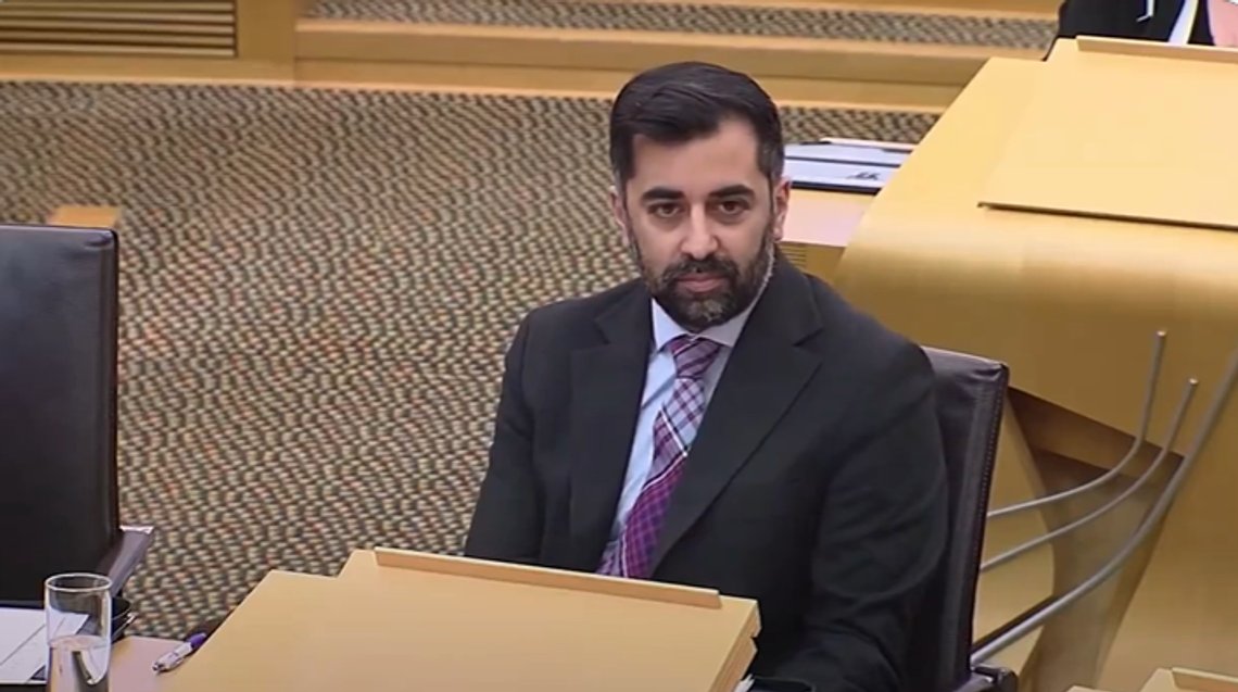 Humza Yousef i det skotske parlamentet Holyrood. Stillbilde X/ Artemis Humza Yousef i det skotske parlamentet Holyrood. Stillbilde X/ Artemis