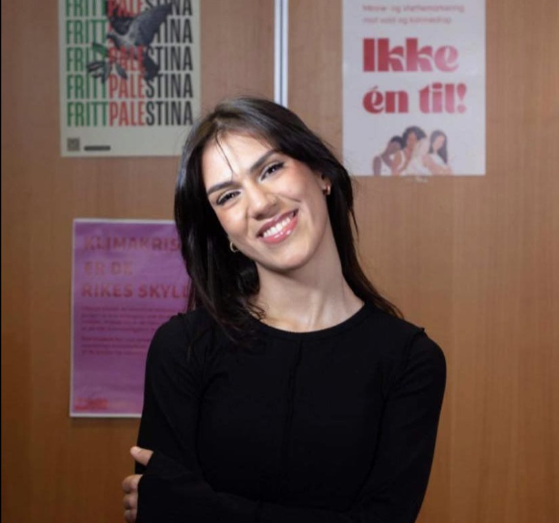 Kommunisten Amrit Kaur tåler ikke kritikk fra godt voksne hvite menn. Foto: FB/ Kaur Kommunisten Amrit Kaur tåler ikke kritikk fra godt voksne hvite menn. Foto: FB/ Kaur
