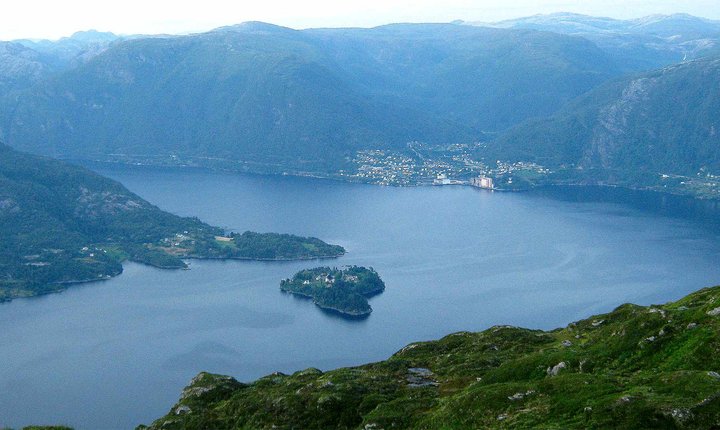 Ulvsnesøy i Osterøy kommune, Vestland fylke.