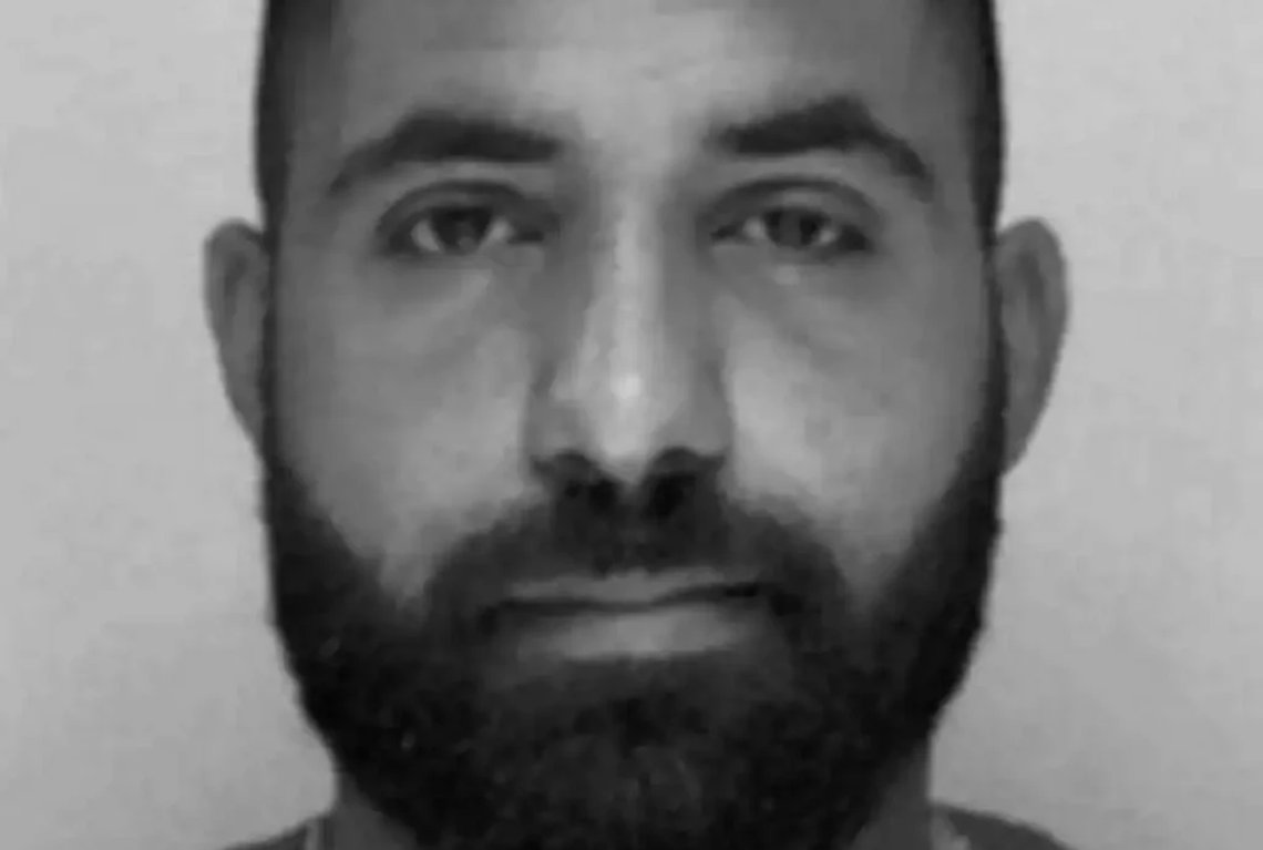 Ismail Abdo er en av Sveriges mest ettersøkte kriminelle. Han var høyre hånd til leder av Foxtrotnettverket. Foto: Politiet. Ismail Abdo er en av Sveriges mest ettersøkte kriminelle. Han var høyre hånd til leder av Foxtrotnettverket. Foto: Politiet.