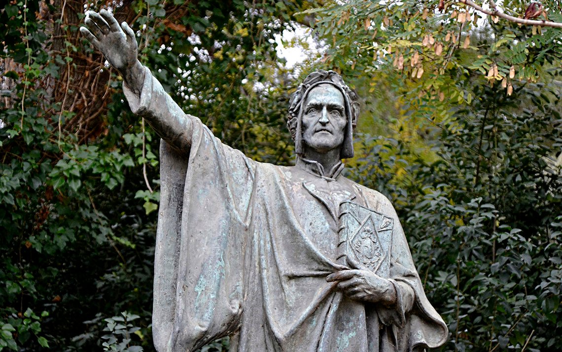 Durante di Alighiero degli Alighieri – mere kjent som Dante Alighieri – her på sokkel. Foto: Yeagov, Wikimedia Commons CC BY-SA 4.0 DEED Durante di Alighiero degli Alighieri – mere kjent som Dante Alighieri – her på sokkel. Foto: Yeagov, Wikimedia Commons CC BY-SA 4.0 DEED