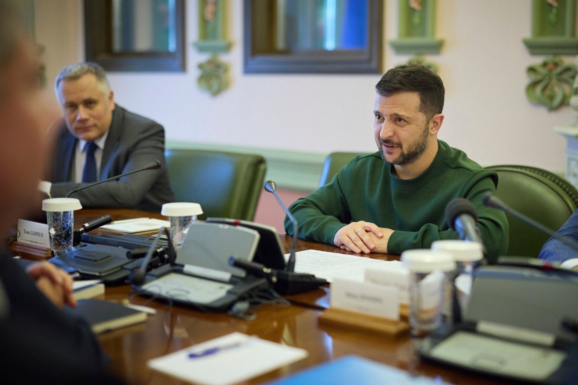 Ukrainas president Volodymyr Zelenskyj under et besøk fra Nato-sjef Jens Stoltenberg i Kyiv mandag. Foto: Den ukrainske presidentens kontor / AP / NTB Ukrainas president Volodymyr Zelenskyj under et besøk fra Nato-sjef Jens Stoltenberg i Kyiv mandag. Foto: Den ukrainske presidentens kontor / AP / NTB