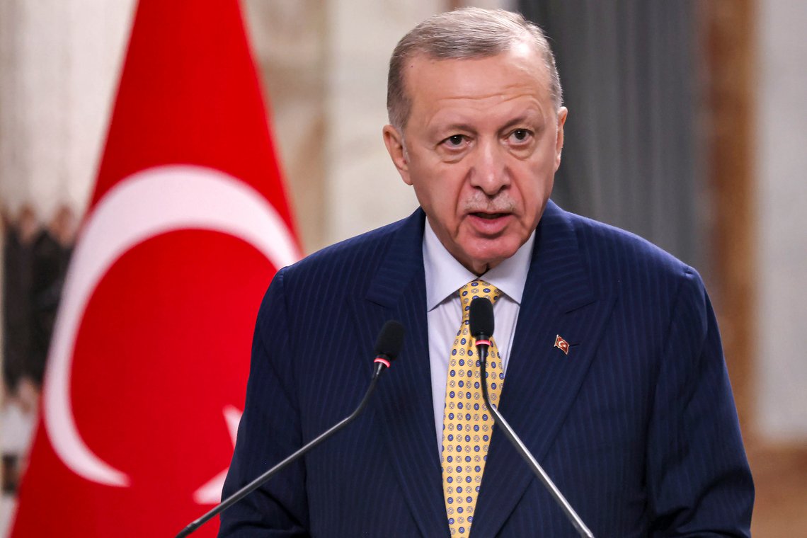 Recep Tayyip Erdogan ser på Eurovision Song Contest som en trussel mot tradisjonelle verdier og deltakerne som trojanske hester som vil skape «sosial korrupsjon». Han sier Tyrkia gjør rett i å holde seg unna den årlige sangkonkurranse, som landet har vunnet én gang – med Sertabs «Every way that I can» i 2003. Arkivfoto: Ahmad Al-Rubaye / AP / NTB Recep Tayyip Erdogan ser på Eurovision Song Contest som en trussel mot tradisjonelle verdier og deltakerne som trojanske hester som vil skape «sosial korrupsjon». Han sier Tyrkia gjør rett i å holde seg unna den årlige sangkonkurranse, som landet har vunnet én gang – med Sertabs «Every way that I can» i 2003. Arkivfoto: Ahmad Al-Rubaye / AP / NTB