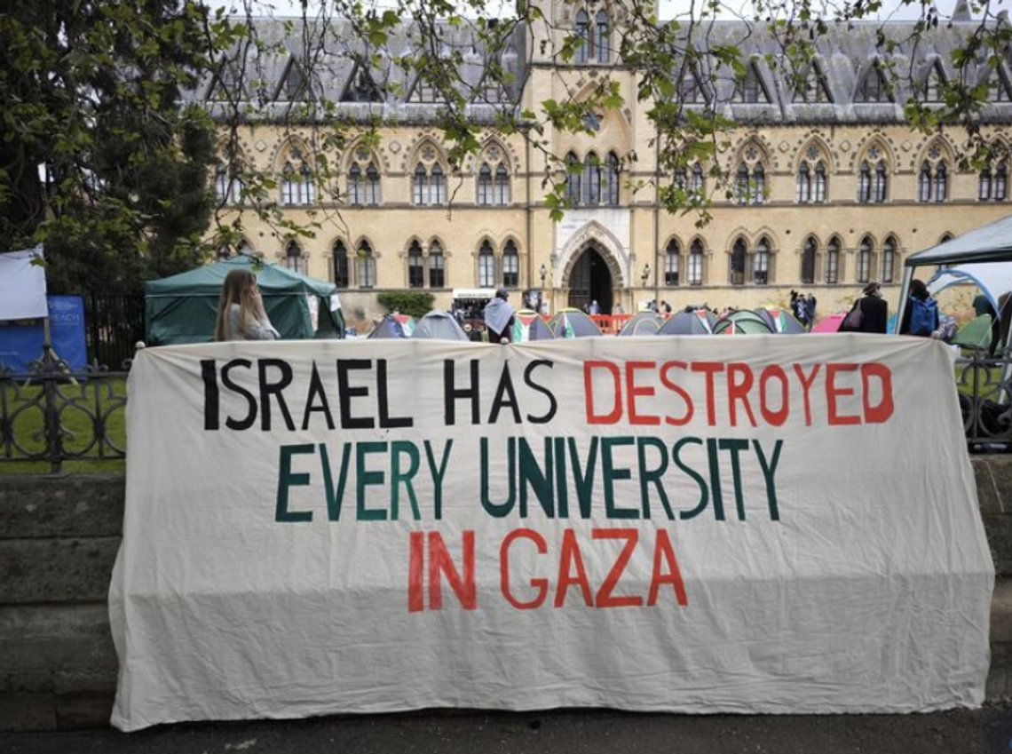 Israel har ødelagt universitetene på Gaza, mener Oxford-studenter. Enkelte mener at Hamas-tilhengere er i ferd med å ødelegge alle universiteter i vestlige land. Foto: FB/ Oxford Action for Palestine Israel har ødelagt universitetene på Gaza, mener Oxford-studenter. Enkelte mener at Hamas-tilhengere er i ferd med å ødelegge alle universiteter i vestlige land. Foto: FB/ Oxford Action for Palestine