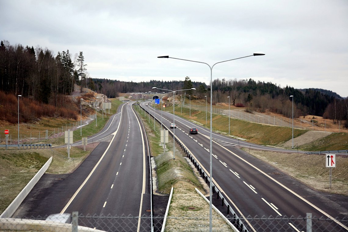 EU vil forhindre oss fra å passere fartsgrensen ved å tvinge alle nye biler til å montere fartsbegrensende virkemidler. Dette skjer om bare én måned. Foto: Hans A. Rosbach/ CC BY-SA 3.0/ Wikimedia EU vil forhindre oss fra å passere fartsgrensen ved å tvinge alle nye biler til å montere fartsbegrensende virkemidler. Dette skjer om bare én måned. Foto: Hans A. Rosbach/ CC BY-SA 3.0/ Wikimedia