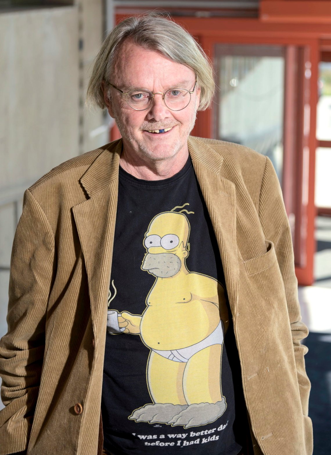 Den svenske millionæren og kommunisten Lasse Diding er en stor tilhenger av Sovjetunionens diktator Vladimir Lenin. Her med t-skjorte av et annet revolusjonært ikon, Homer Simpson. Foto: Anders Wiklund, TT-NTB. Den svenske millionæren og kommunisten Lasse Diding er en stor tilhenger av Sovjetunionens diktator Vladimir Lenin. Her med t-skjorte av et annet revolusjonært ikon, Homer Simpson. Foto: Anders Wiklund, TT-NTB.