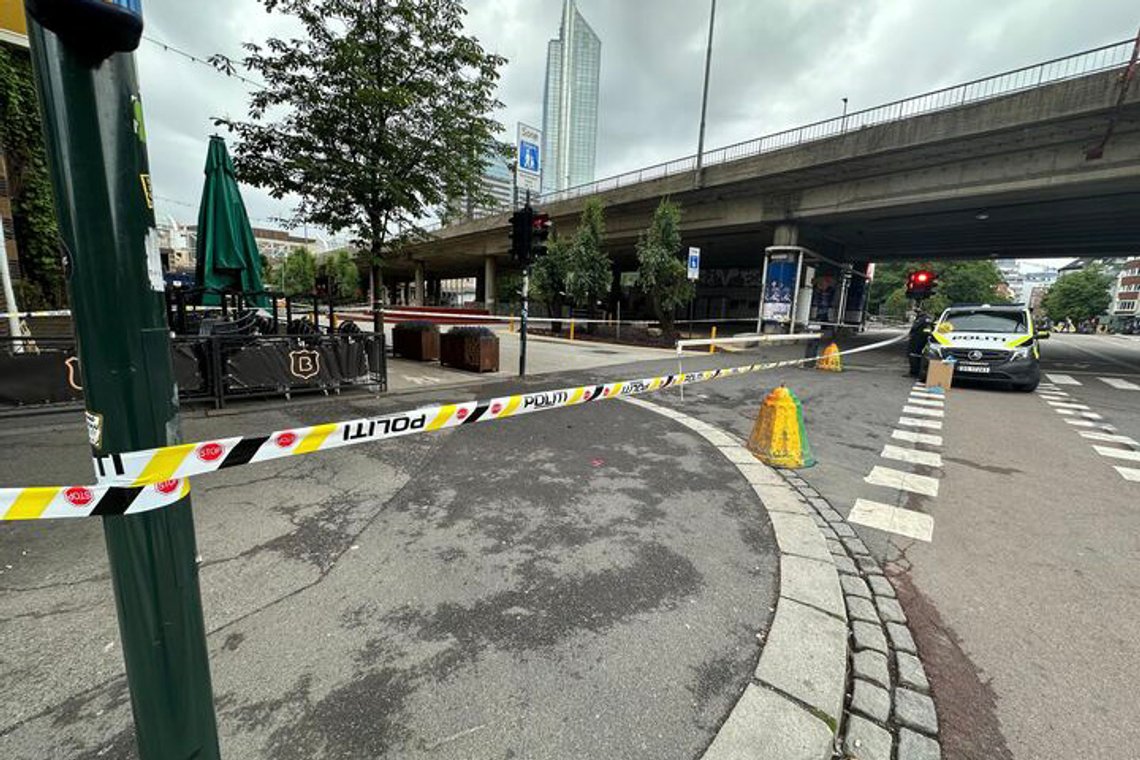 Politiet stengte av et stort område på Grønland etter knivstikkingen. Foto: Alexander Vestrum / NTB Politiet stengte av et stort område på Grønland etter knivstikkingen. Foto: Alexander Vestrum / NTB
